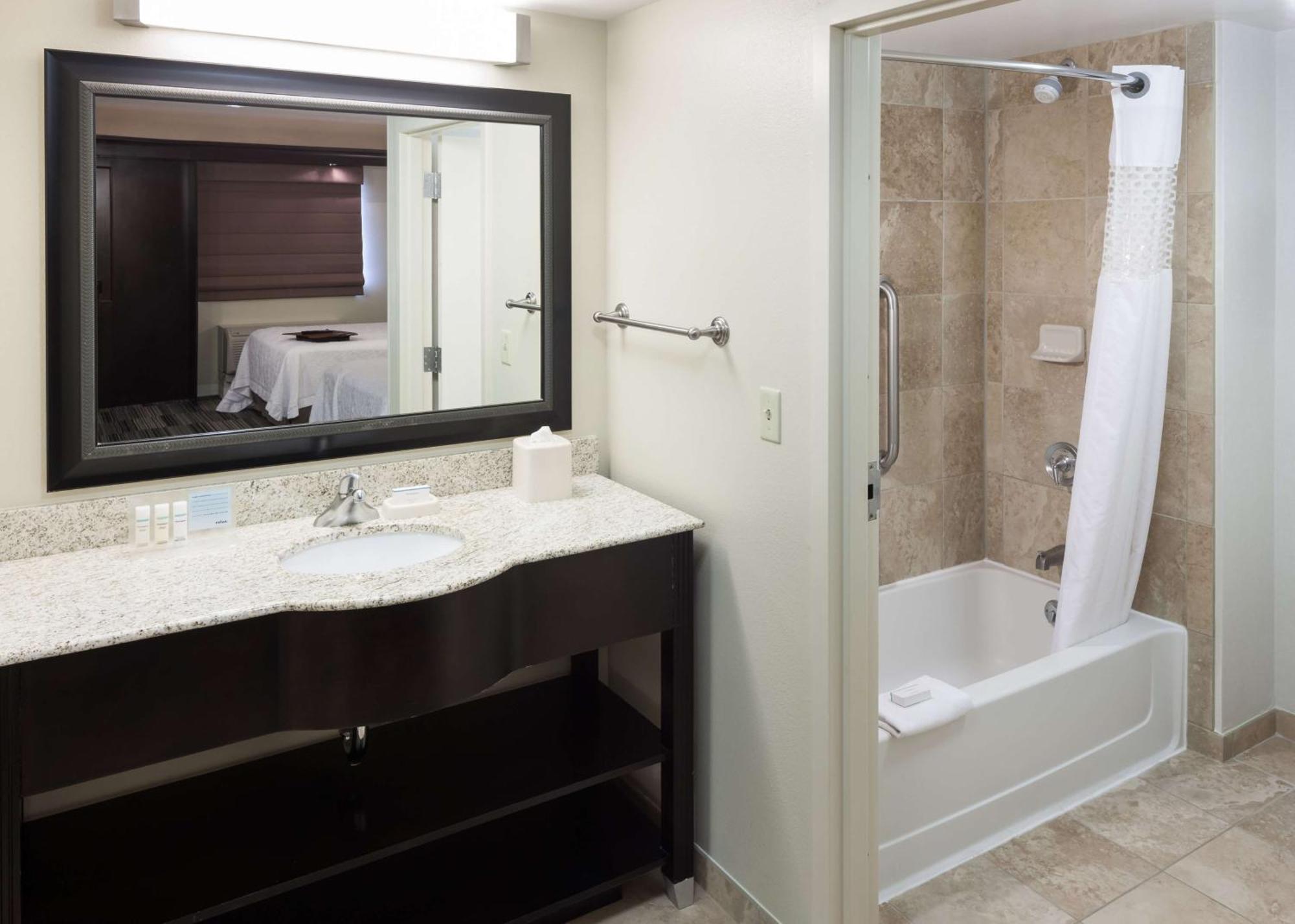 Hampton Inn & Suites Omaha-Downtown מראה חיצוני תמונה