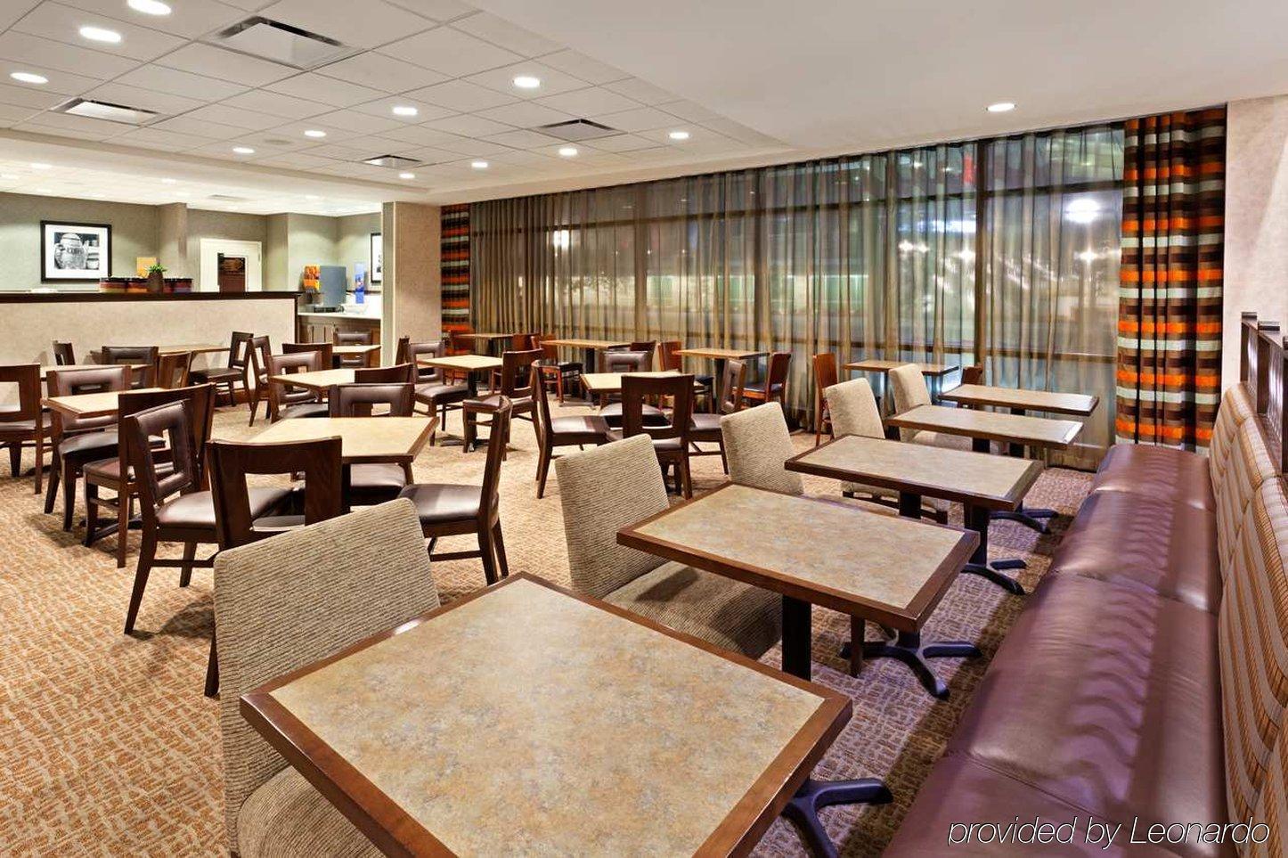 Hampton Inn & Suites Omaha-Downtown מראה חיצוני תמונה