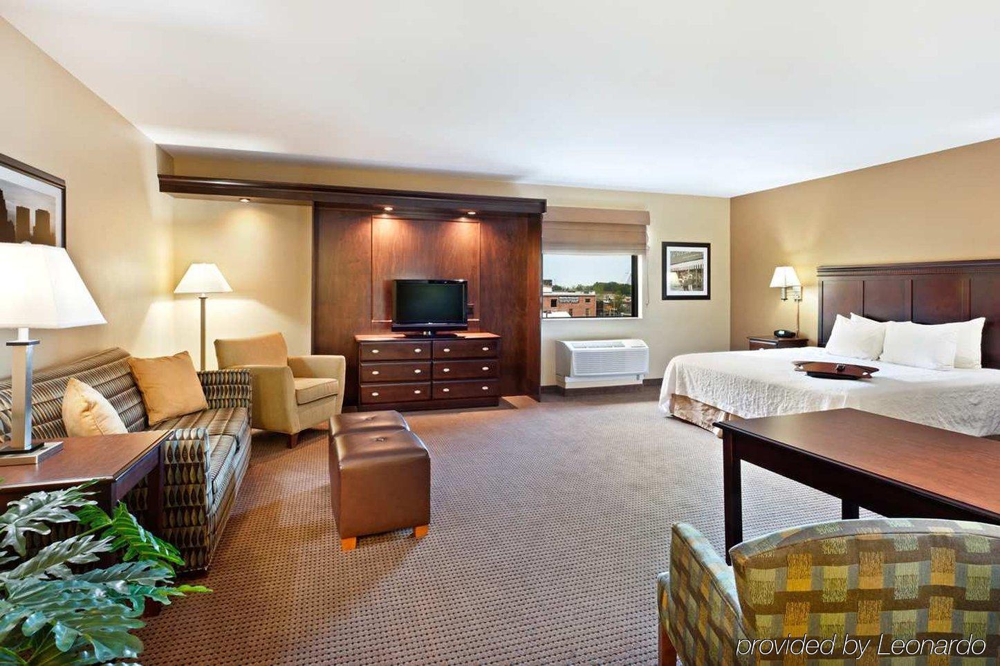Hampton Inn & Suites Omaha-Downtown מראה חיצוני תמונה