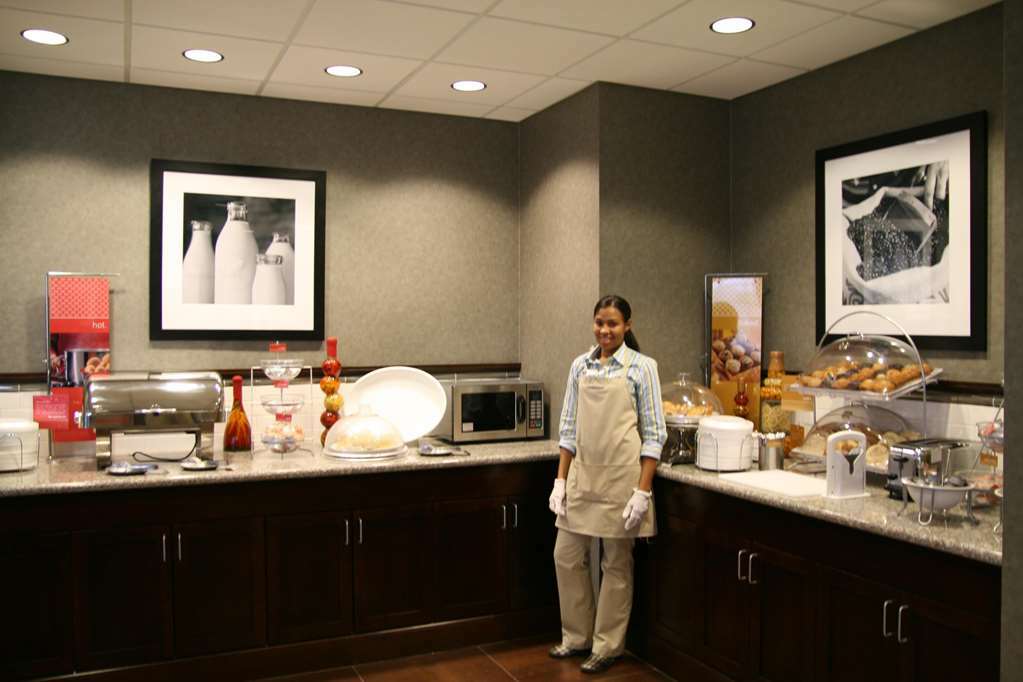 Hampton Inn & Suites Omaha-Downtown מסעדה תמונה